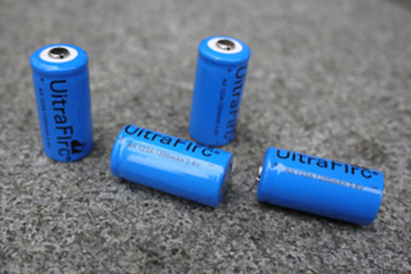 UltraFire 16340 CR123 batteria
