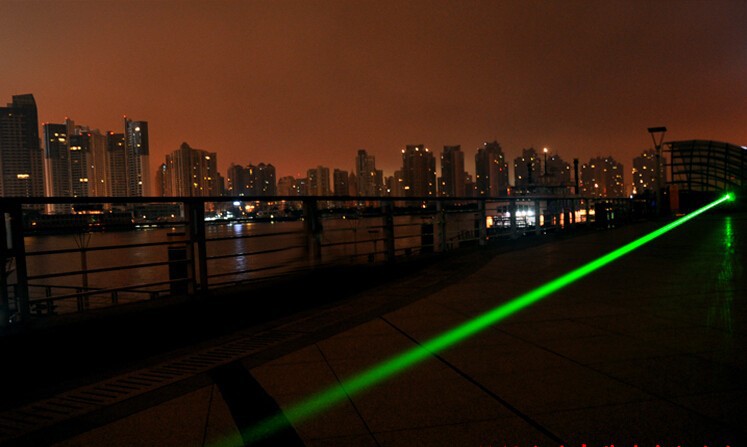 Puntatore laser verde 5000mw  potente